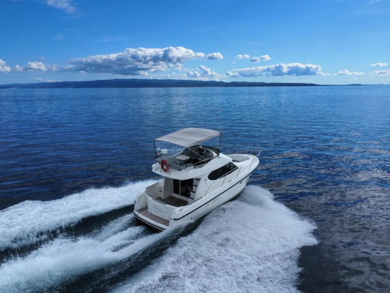 Wynajem Motorówka w Split Port - Jeanneau Prestige 32 Fly