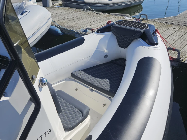 Wynajem Łódż półsztywna w Pornichet - 3D Tender TR54