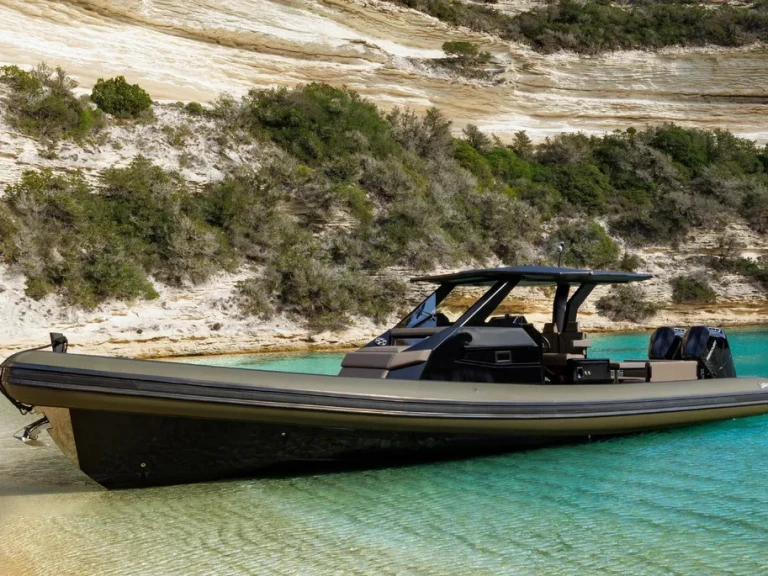 Sea Water Phantom 420 między profesjonalistami a osobami prywatnymi w Grand Piquey