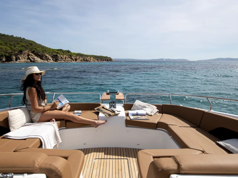 Wynajmij Jeanneau TH 33 w Grand Piquey
