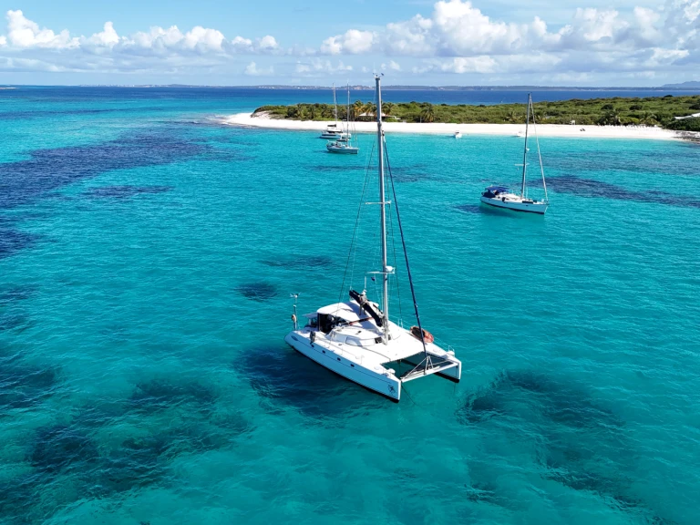 Wynajem Katamaran Fountaine Pajot z patentem 