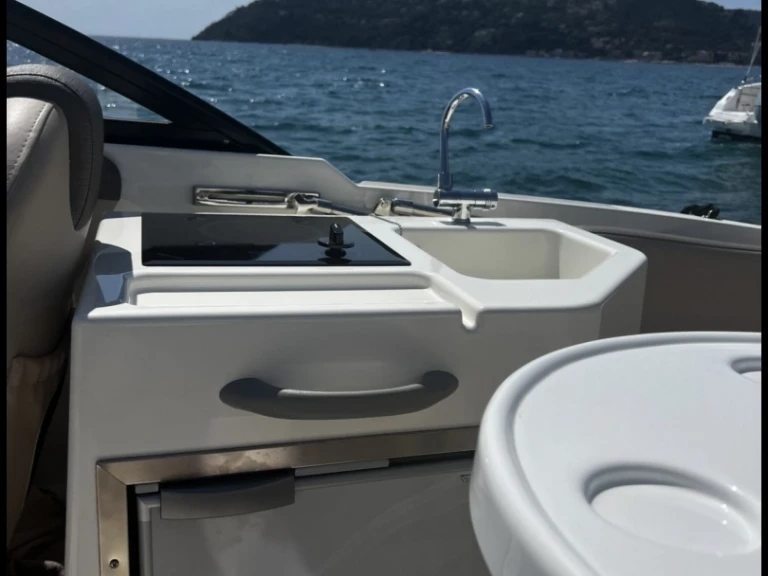 Wynajem Motorówka w Mandelieu-la-Napoule - Bayliner VR6
