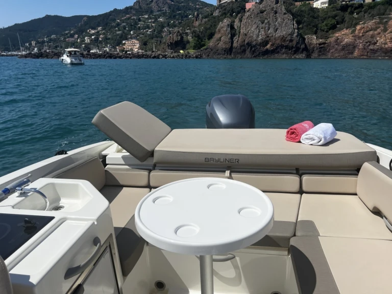 Wynajem łodzi Bayliner VR6 w Mandelieu-la-Napoule na SamBoat 