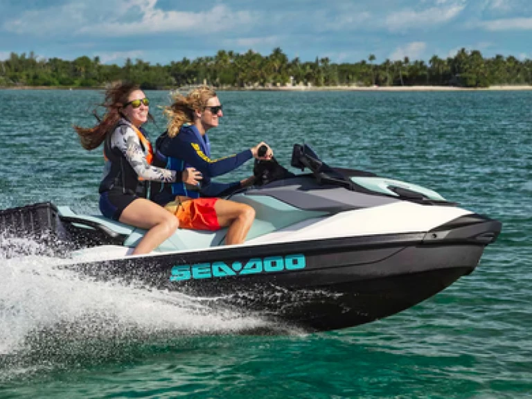 Sea-Doo GTX PRO między profesjonalistami a osobami prywatnymi w Cambrils