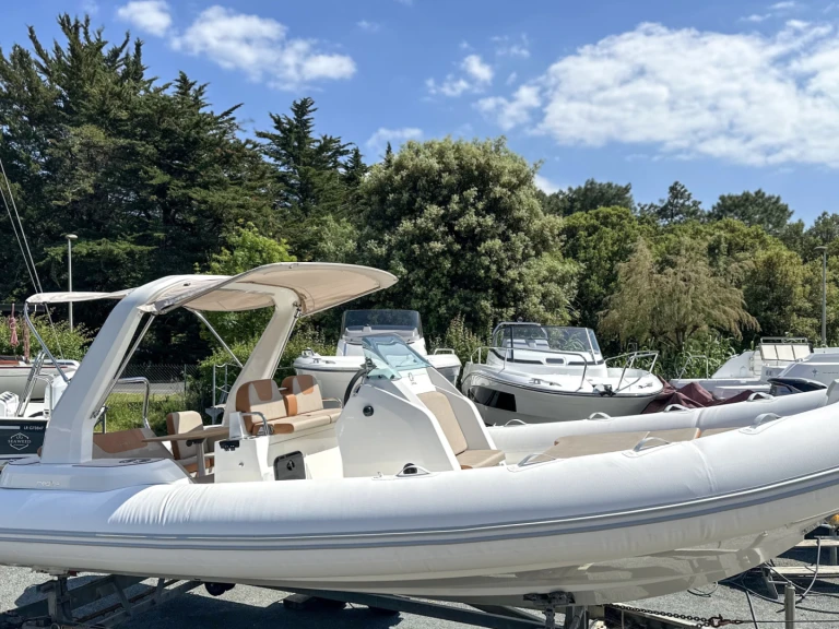 Wynajem Motorówka Zodiac z patentem 