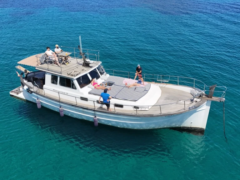 Wynajem Motorówka Menorquin-Yachts z patentem 