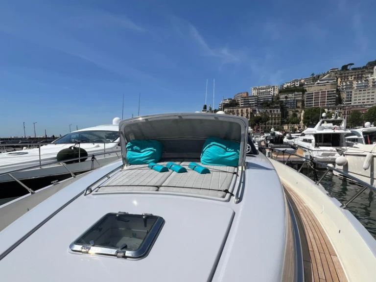 Wynajmij Riva riva ego 68 w Neapol