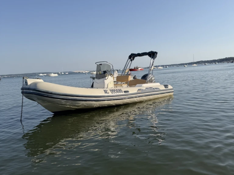 Łódż półsztywna do wynajmu w Lège-Cap-Ferret w najlepszej cenie