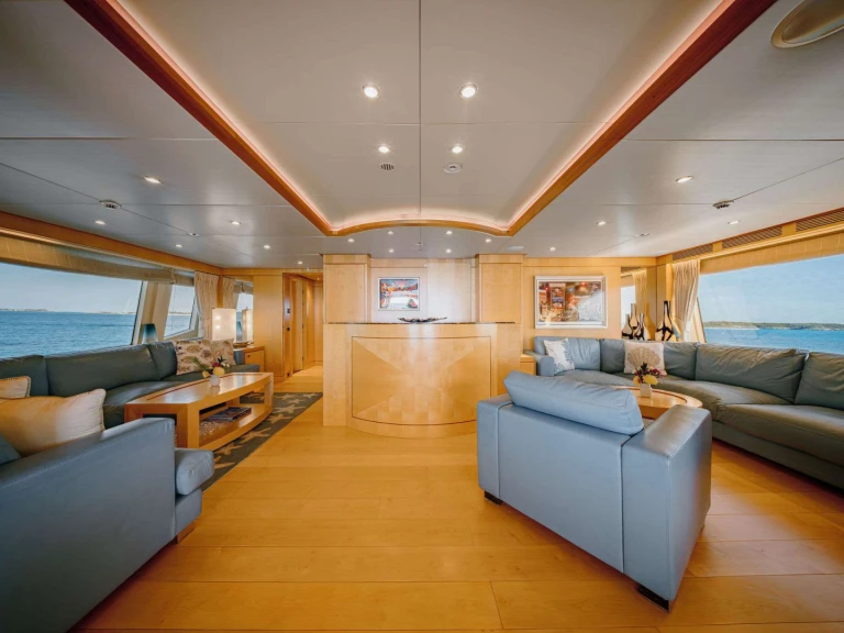 Benetti ARTHUR'S WAY  między profesjonalistami a osobami prywatnymi w Nassau