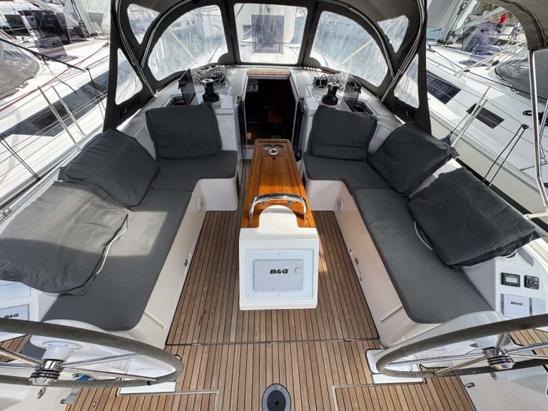Wynajem łodzi Trogir tanio Bavaria C42