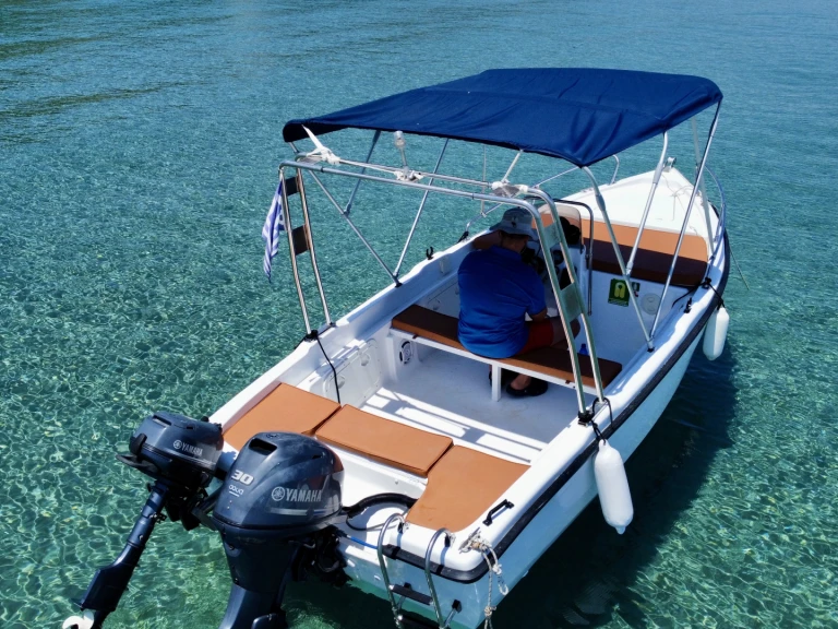 Euro marine Aiolos 500 między profesjonalistami a osobami prywatnymi w Zakynthos