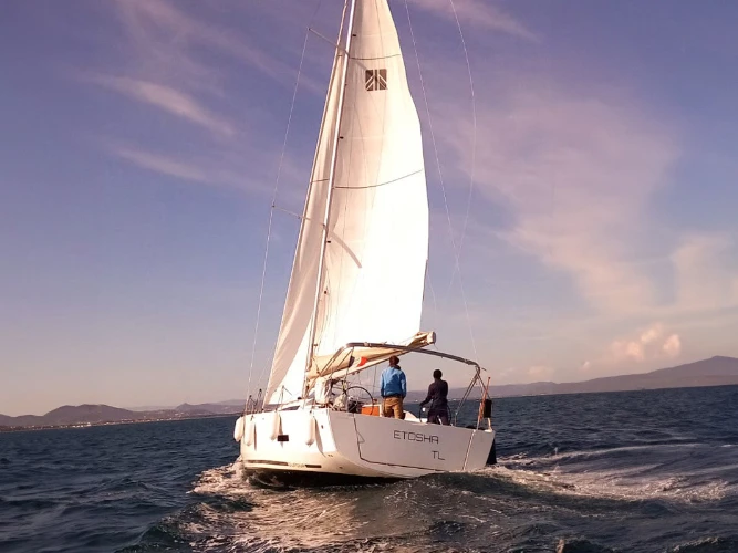 Wynajem łodzi Hyeres tanio Dufour 430