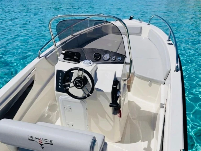 Trimarchi Trimarchi 57 między profesjonalistami a osobami prywatnymi w Cala d'Or