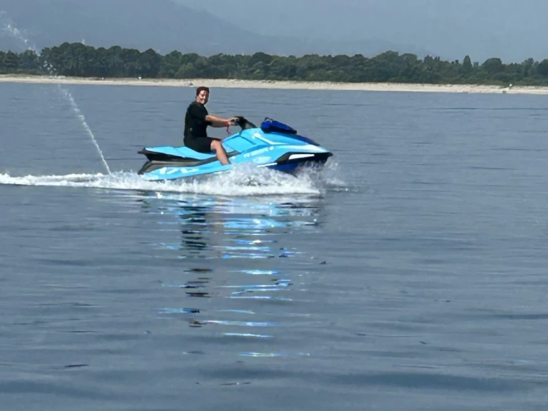 Yamaha VX DeLuxe między profesjonalistami a osobami prywatnymi w Saint-Cyprien