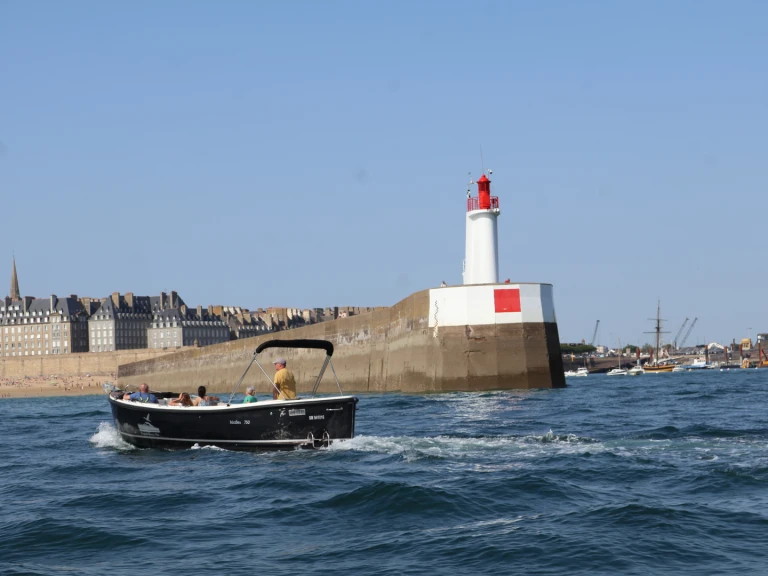 Wynajmij Maxima 750 flying lounge w Dinard