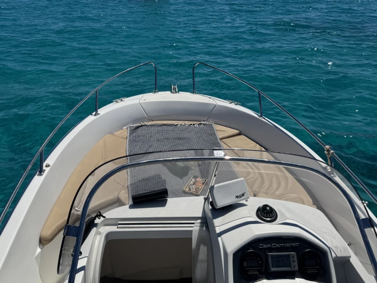 Wynajem łodzi Jeanneau CAP CAMARAT 6,5 CC Style w Cannes na SamBoat 