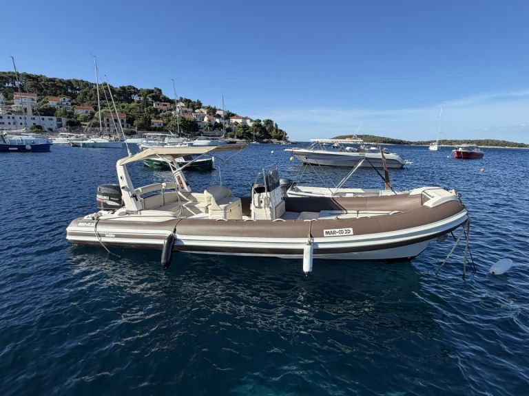 Wynajem łodzi Marco Twentythree power  w Hvar na SamBoat 