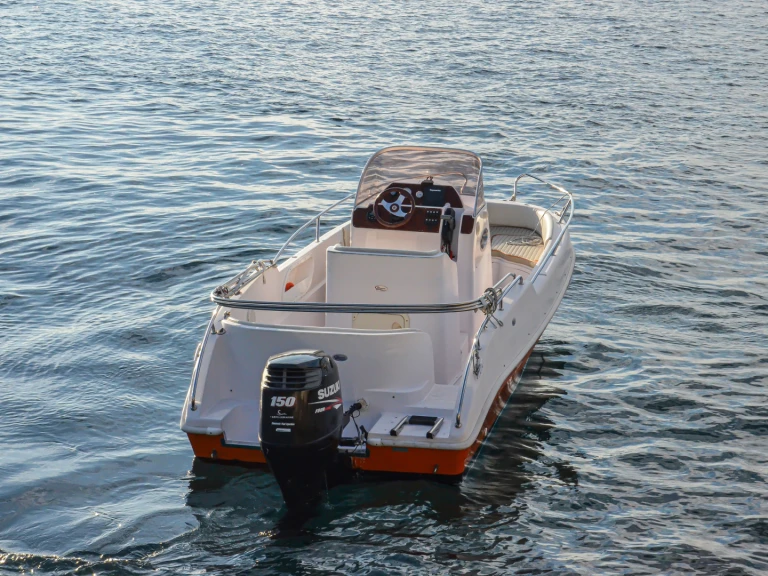 Wynajmij Motorówka z lub bez skippera Marino w Hvar