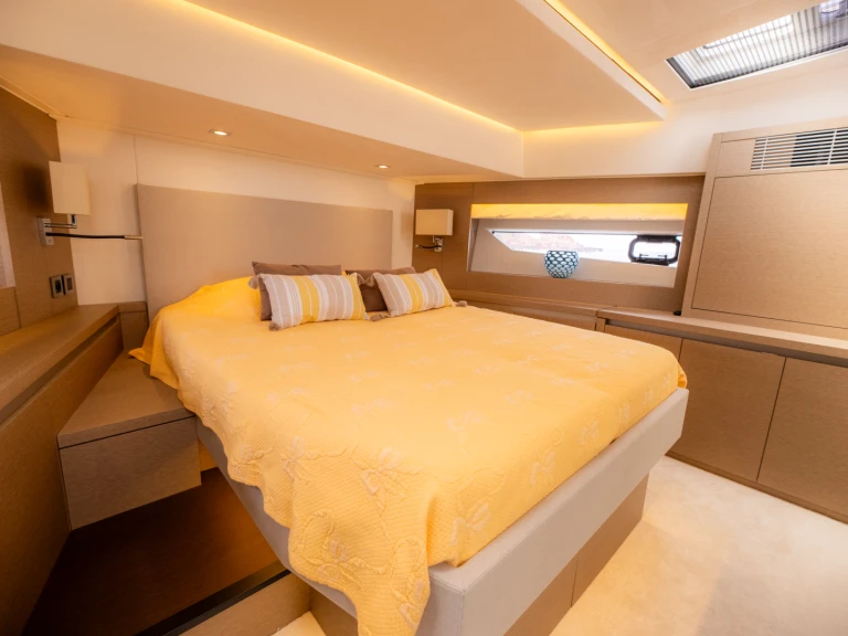 Wynajem Luksusowy jacht Prestige Yachts z patentem 
