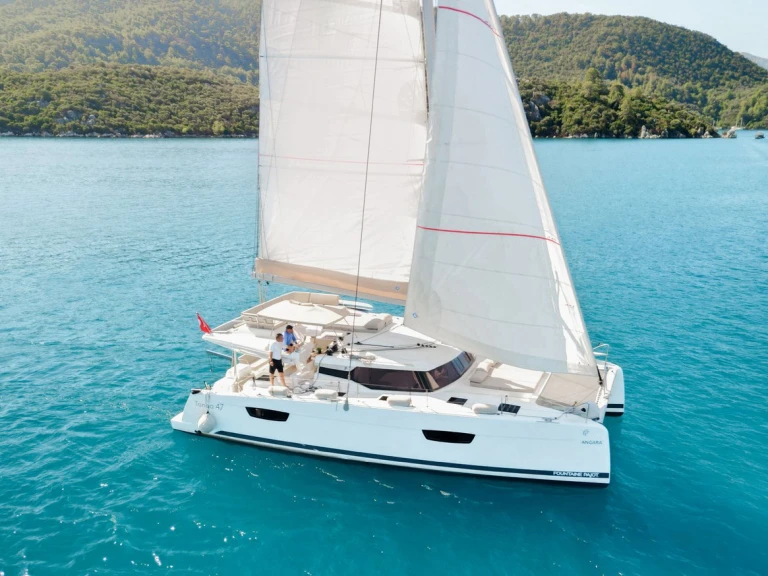 Wynajem Katamaran Fountaine Pajot z patentem 