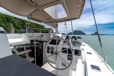 Wynajem Katamaran Fountaine Pajot z patentem 