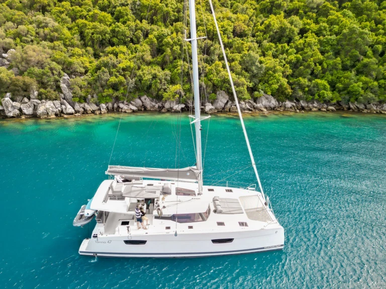 Wynajem Katamaran Fountaine Pajot z patentem 