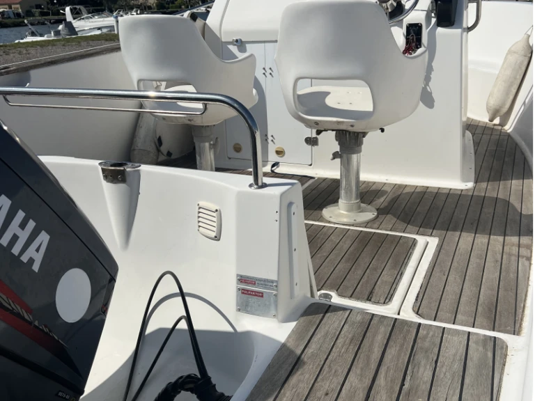 Pacific Craft Pacific Craft 550 Open między profesjonalistami a osobami prywatnymi w Saint-Florent
