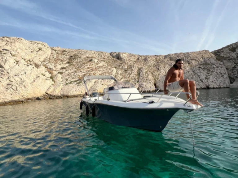 Wynajem w Marsylia- White Shark 240 sc na SamBoat