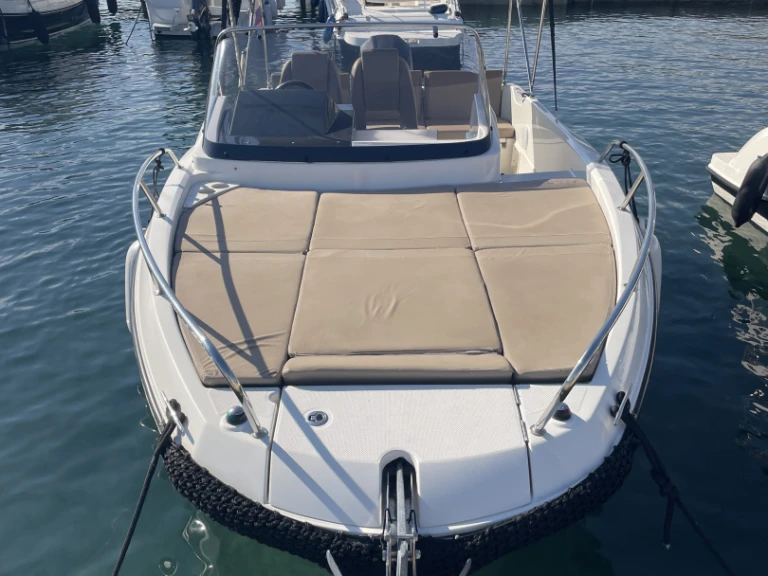 Wynajem łodzi Rab tanio Activ 675 Sundeck