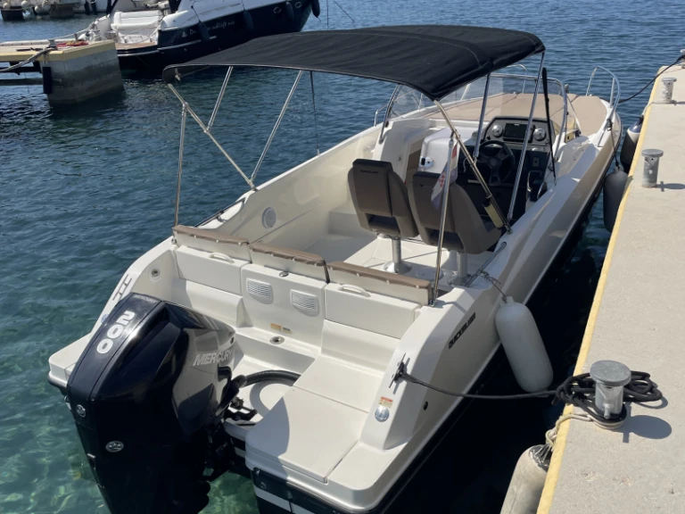 Wynajem Motorówka w Rab - Quicksilver Activ 675 Sundeck