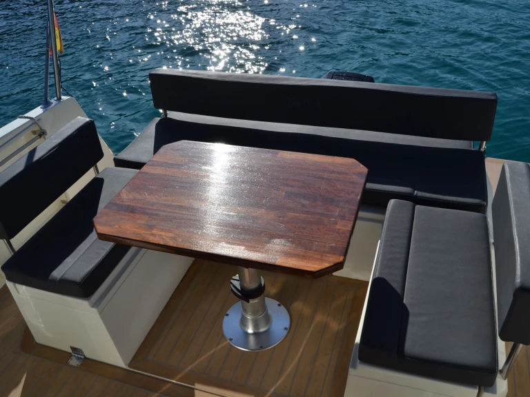 Wynajem łodzi Cala d'Or tanio M9 CABIN