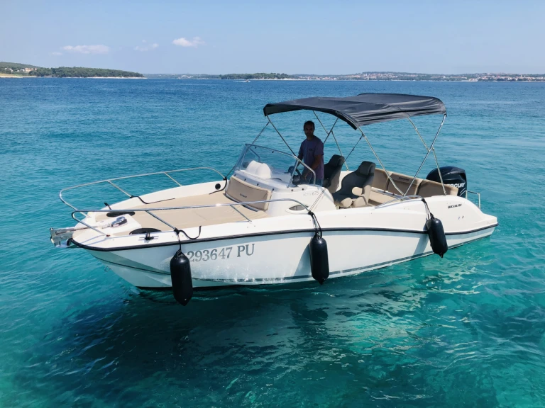 Wynajem łodzi Medulin tanio Activ 675 Sundeck