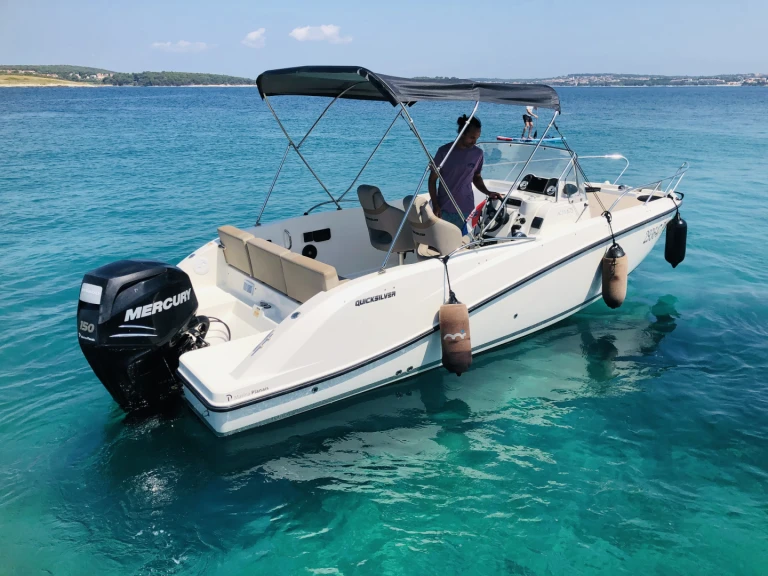 Wynajem Motorówka w Medulin - Quicksilver Activ 675 Sundeck