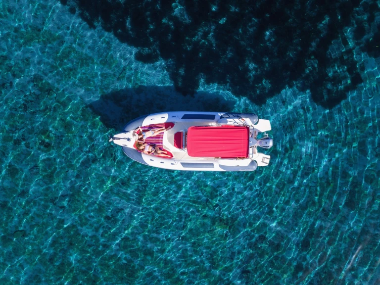 Marlin Boat 790 Pro Dynamic między profesjonalistami a osobami prywatnymi w Medulin