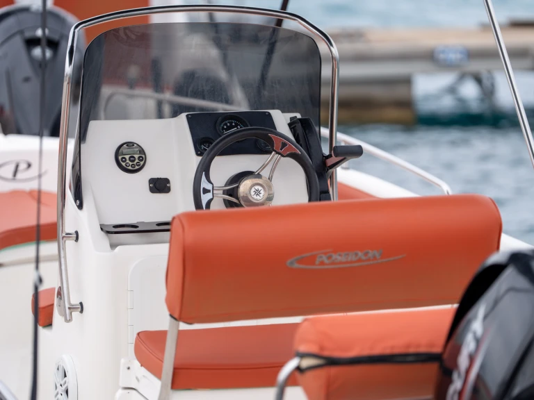 Poseidon BLU WATER 185 między profesjonalistami a osobami prywatnymi w Rhodes (City)
