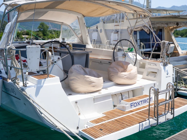 Wynajmij Bénéteau Oceanis 45 w Mrčevac