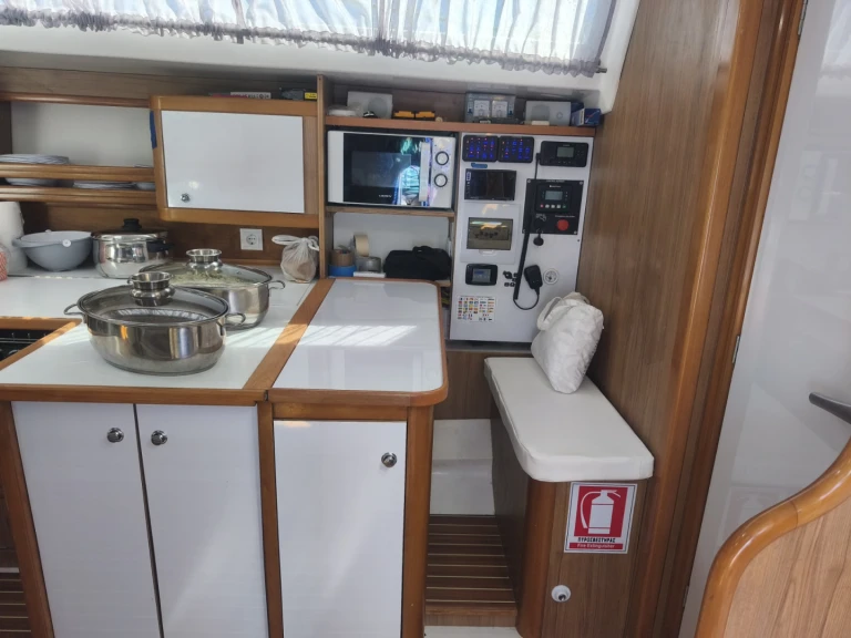 Wynajmij Żaglowiec z lub bez skippera Ocean Yachts w Néa Michanióna