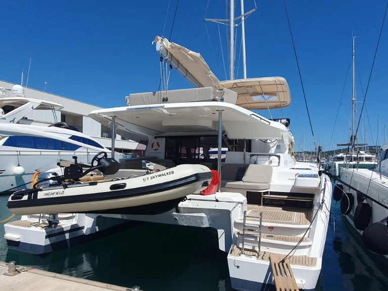 Wynajmij Fountaine Pajot Fountaine Pajot FP 44 Quatuor - 4 + 2 cab. w Donji Seget
