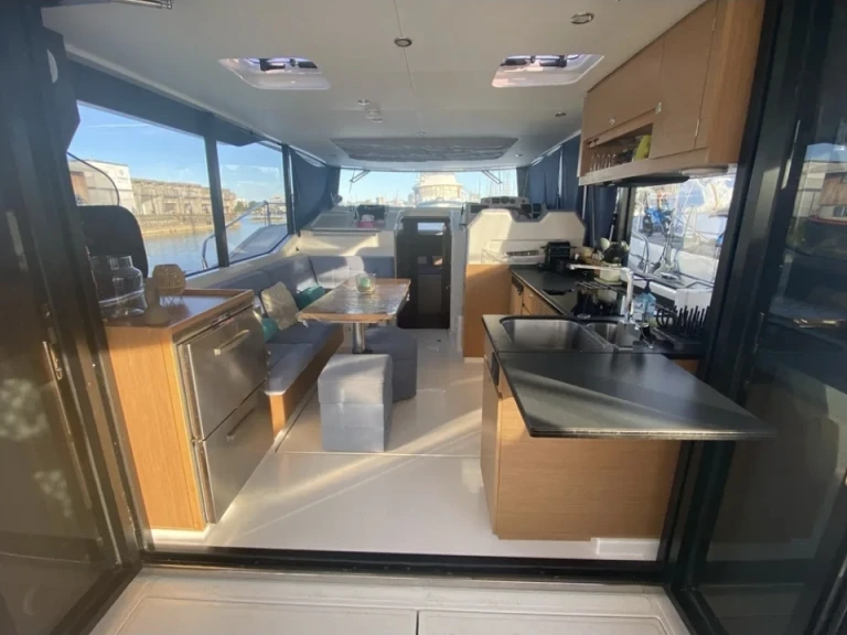 Wynajmij Delphia Delphia 1200 Bluescape w Port-Saint-Louis-du-Rhône