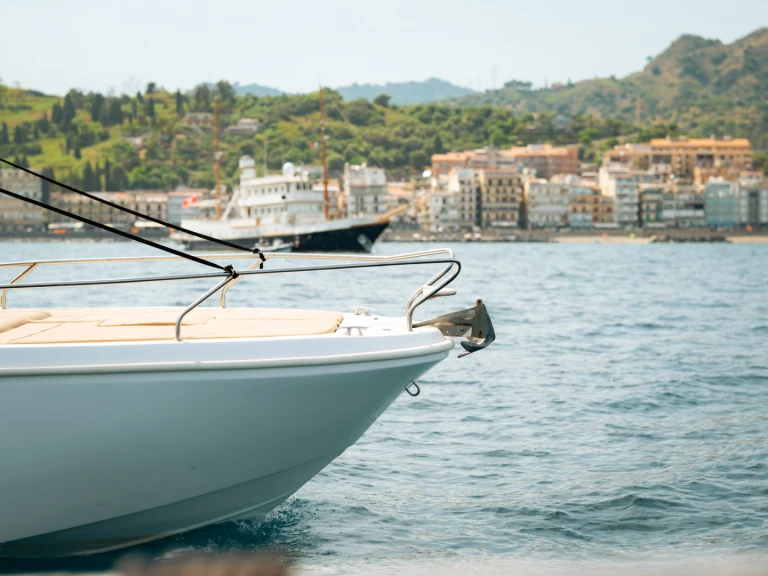 Allegra Boats 21 Sun między profesjonalistami a osobami prywatnymi w Giardini-Naxos