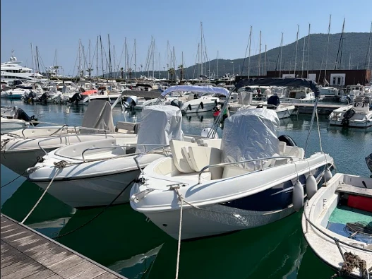 Wynajmij Motorówka z lub bez skippera Trimarchi w La Spezia