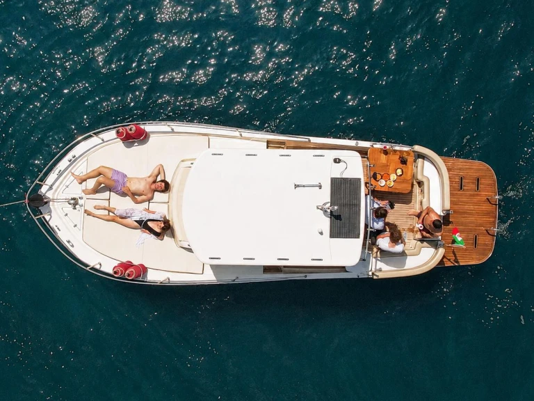 Wynajem Motorówka w Neapol - Cantieri tirrenia Viveur 28 cabin
