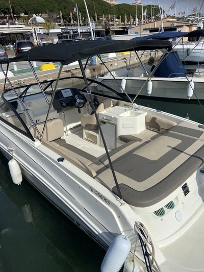 Wynajmij Bayliner VR6 w Marsylia