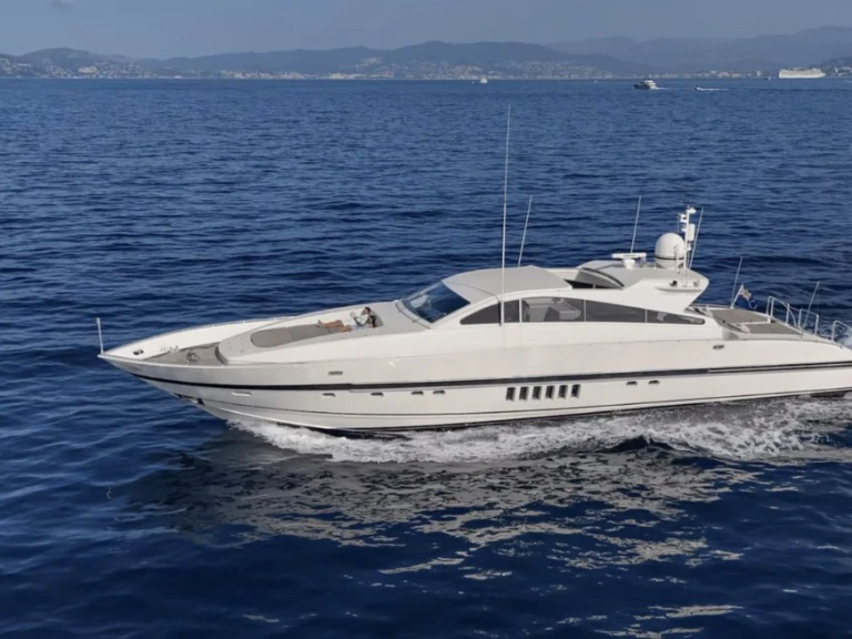 Cantieri di Arno Leopard 27 między profesjonalistami a osobami prywatnymi w Port Grimaud