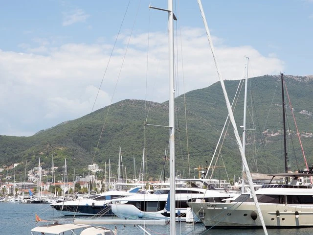 Wynajem łodzi Tivat tanio Sun Odyssey 40.3