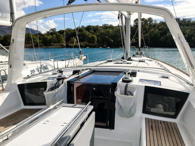Wynajmij Bénéteau Oceanis 45 w Mrčevac