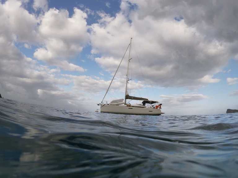 Jeanneau Jeanneau Sun Odyssey 389 między profesjonalistami a osobami prywatnymi w Le Marin