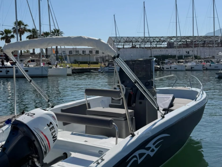 Motorówka do wynajmu w Castellammare di Stabia w najlepszej cenie