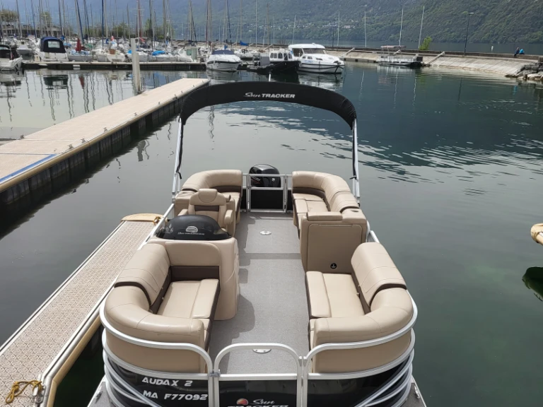 Wynajmij Motorówka z lub bez skippera Tracker Marine LLC w Aix-les-Bains