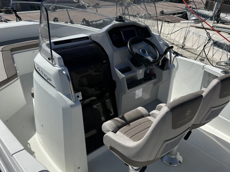 Wynajem łodzi Jeanneau CAP CAMARAT 6,5 CC Style w Le Havre na SamBoat 